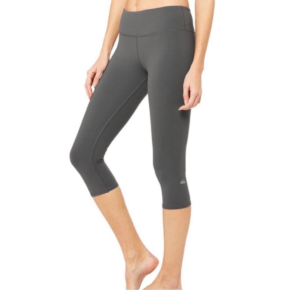 ALO Yoga Women's Charcoal Gray Capris